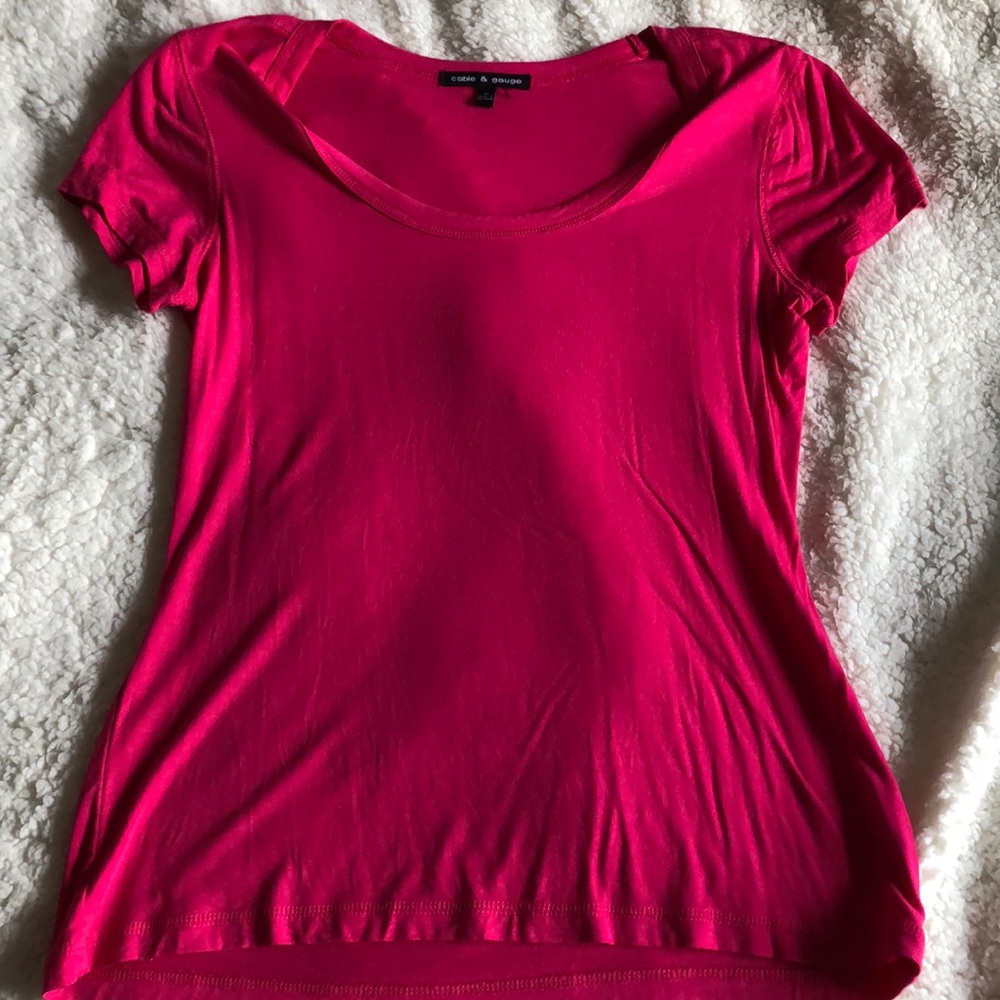 pink t shirt
